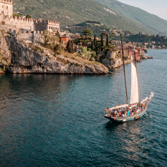 Tour in Barca a Vela: navigando sul Lago di Garda