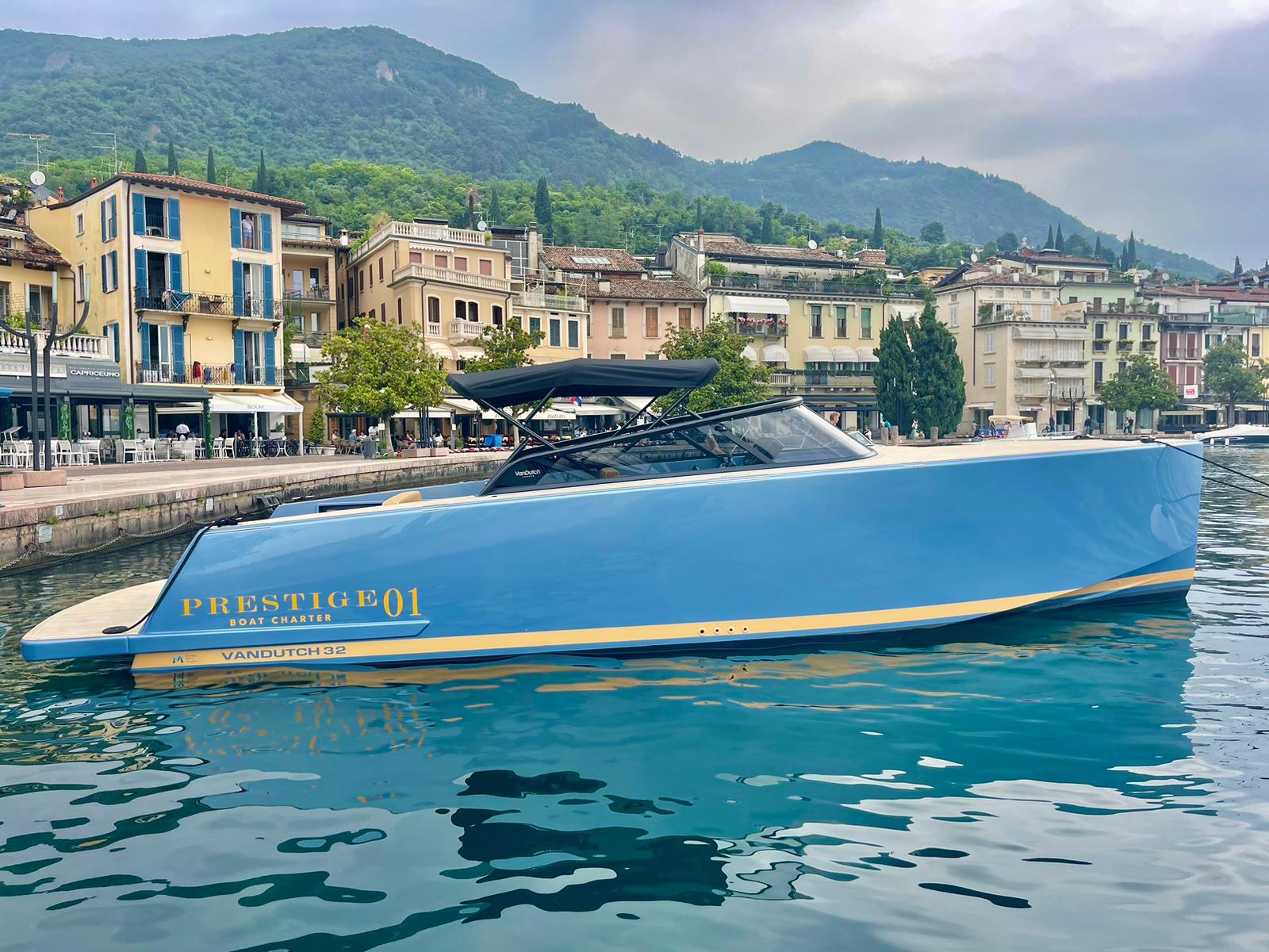 Tour Da Sogno: Yacht Di Lusso Sul Lago Di Garda - Garda E-motion